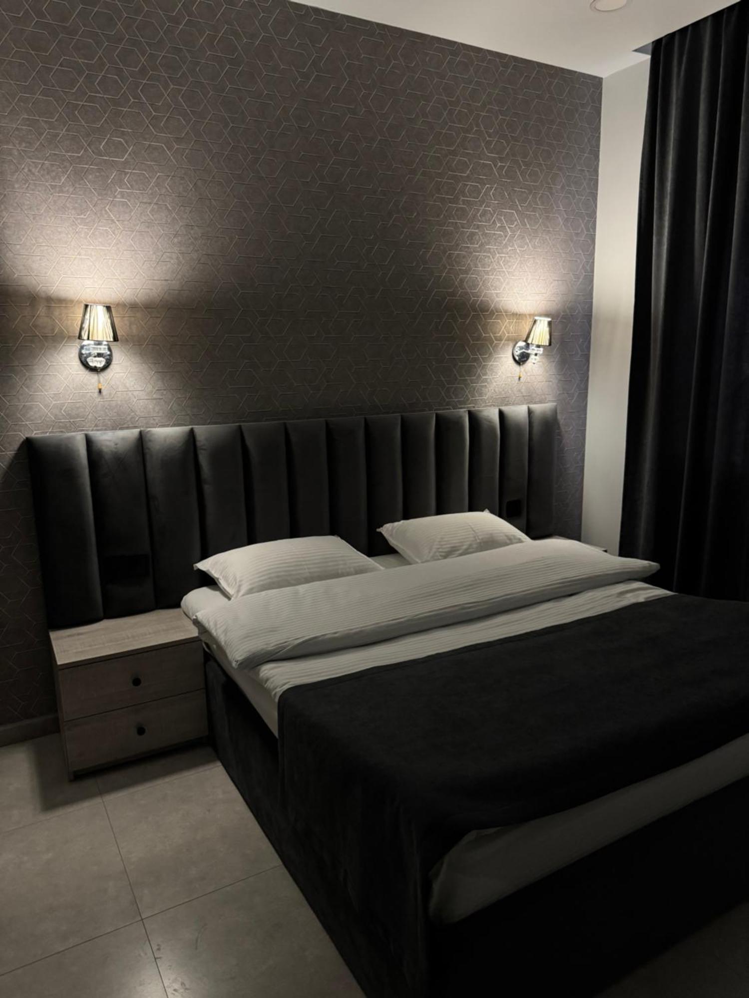 Lux Plaza Hotel P'arak'ar Exterior foto