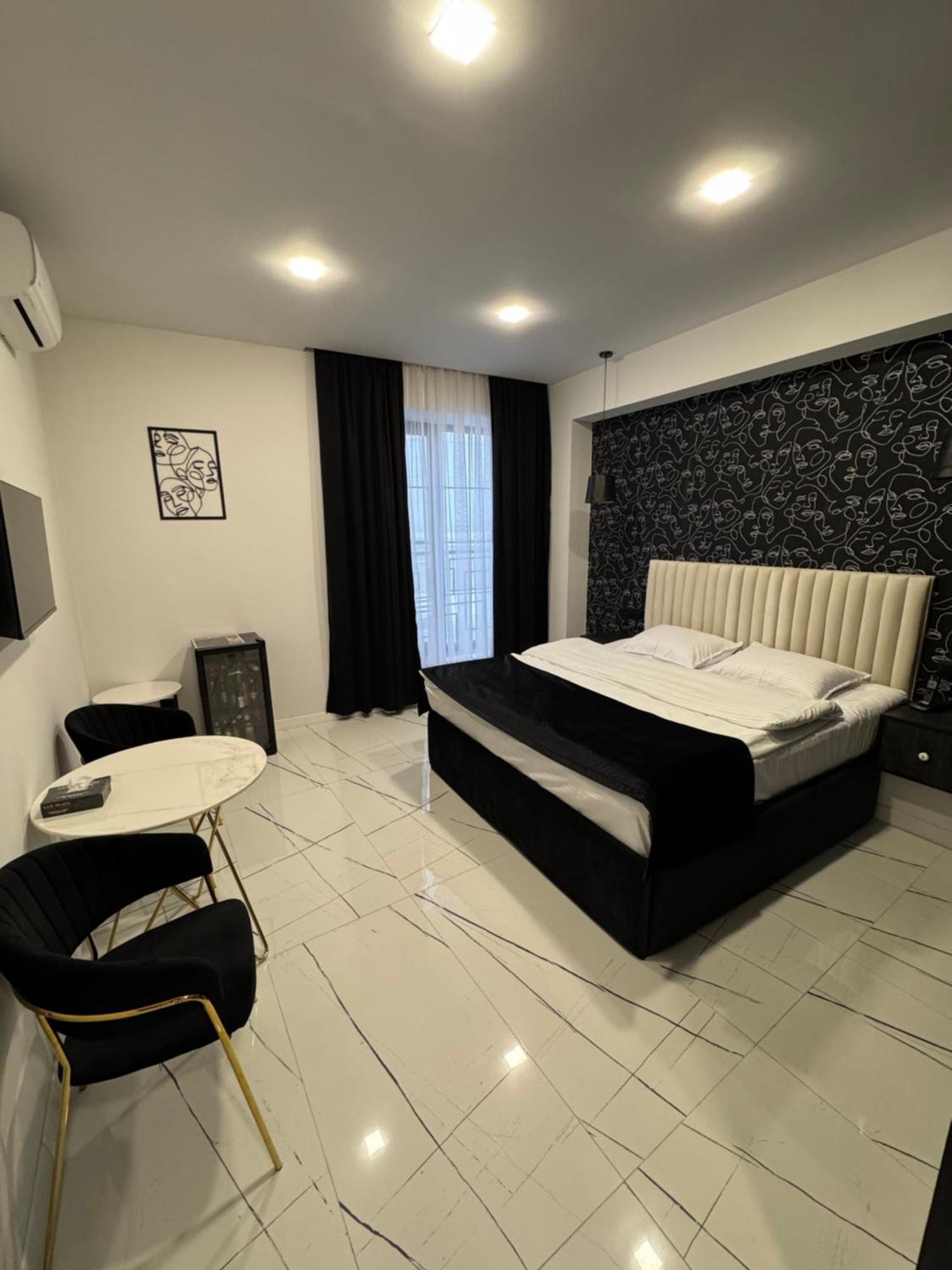 Lux Plaza Hotel P'arak'ar Exterior foto