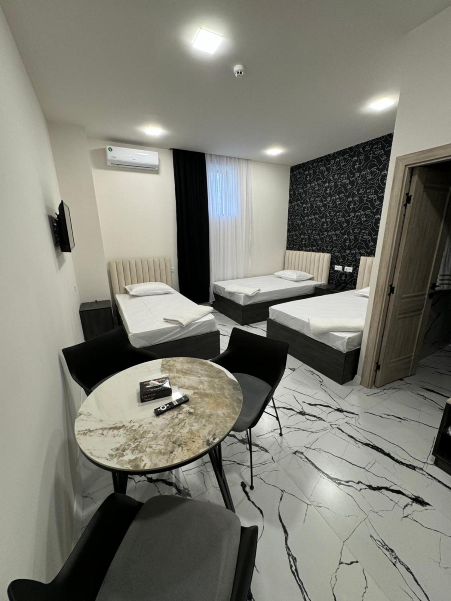 Lux Plaza Hotel P'arak'ar Exterior foto