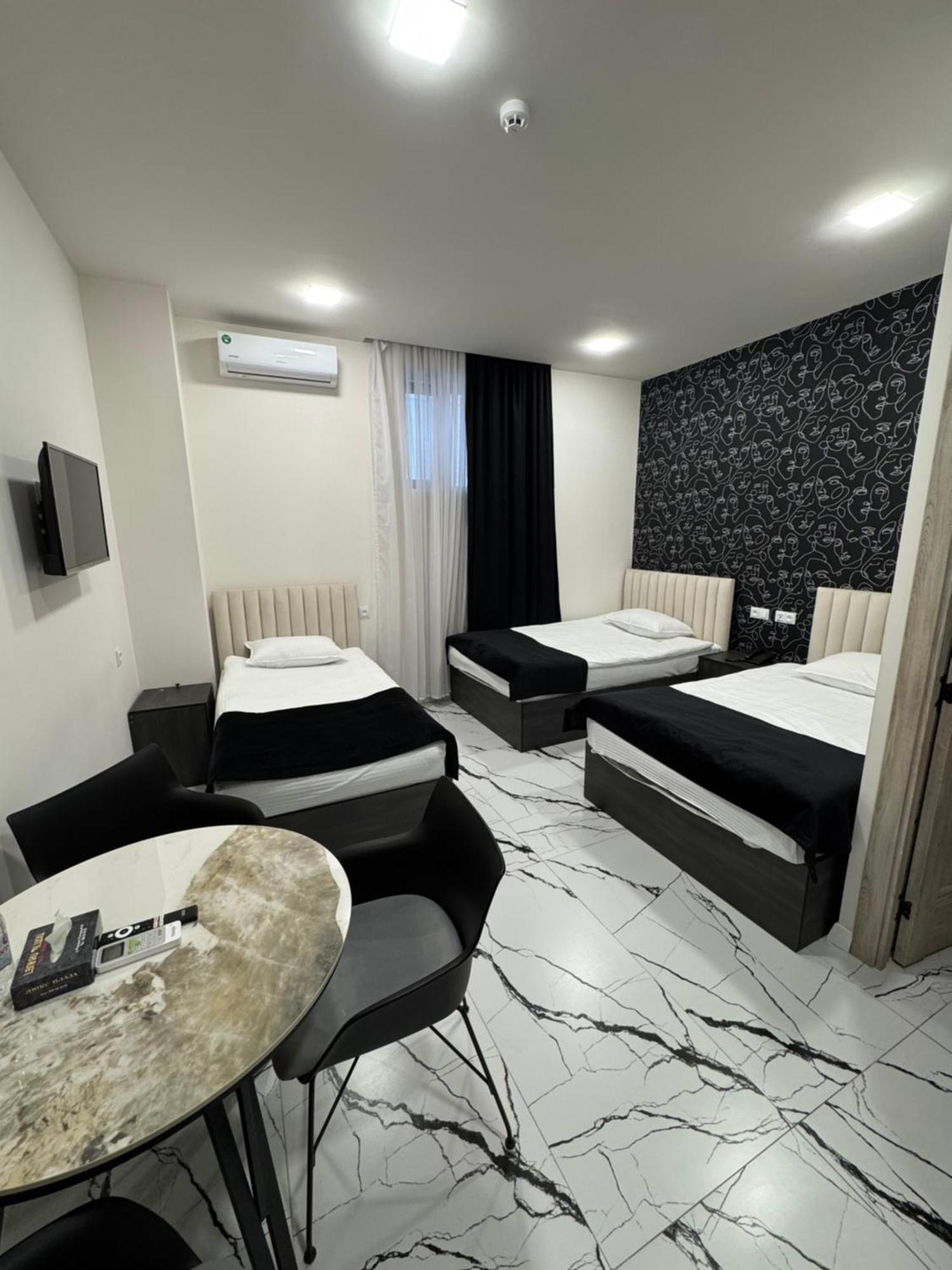Lux Plaza Hotel P'arak'ar Exterior foto