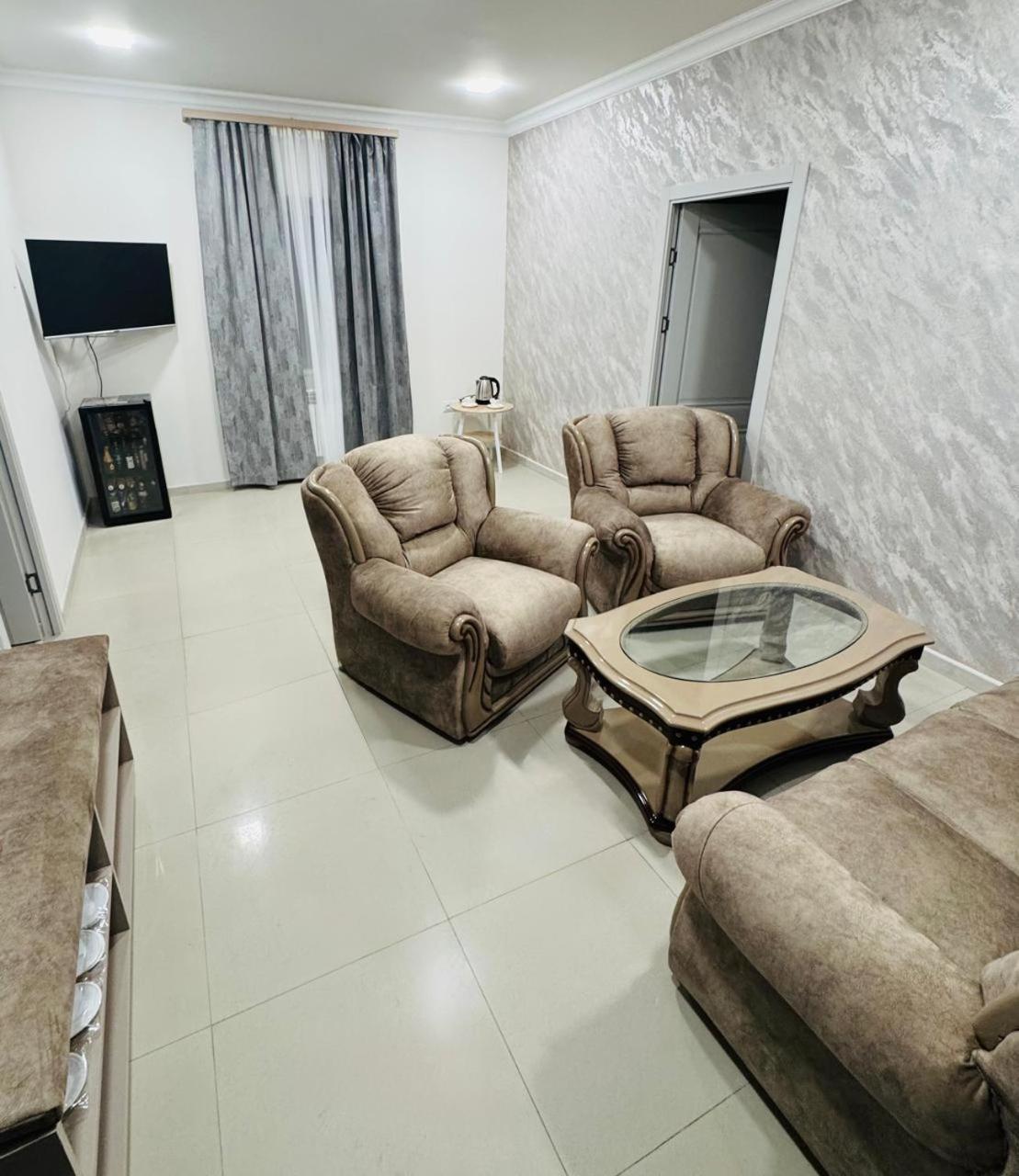 Lux Plaza Hotel P'arak'ar Exterior foto