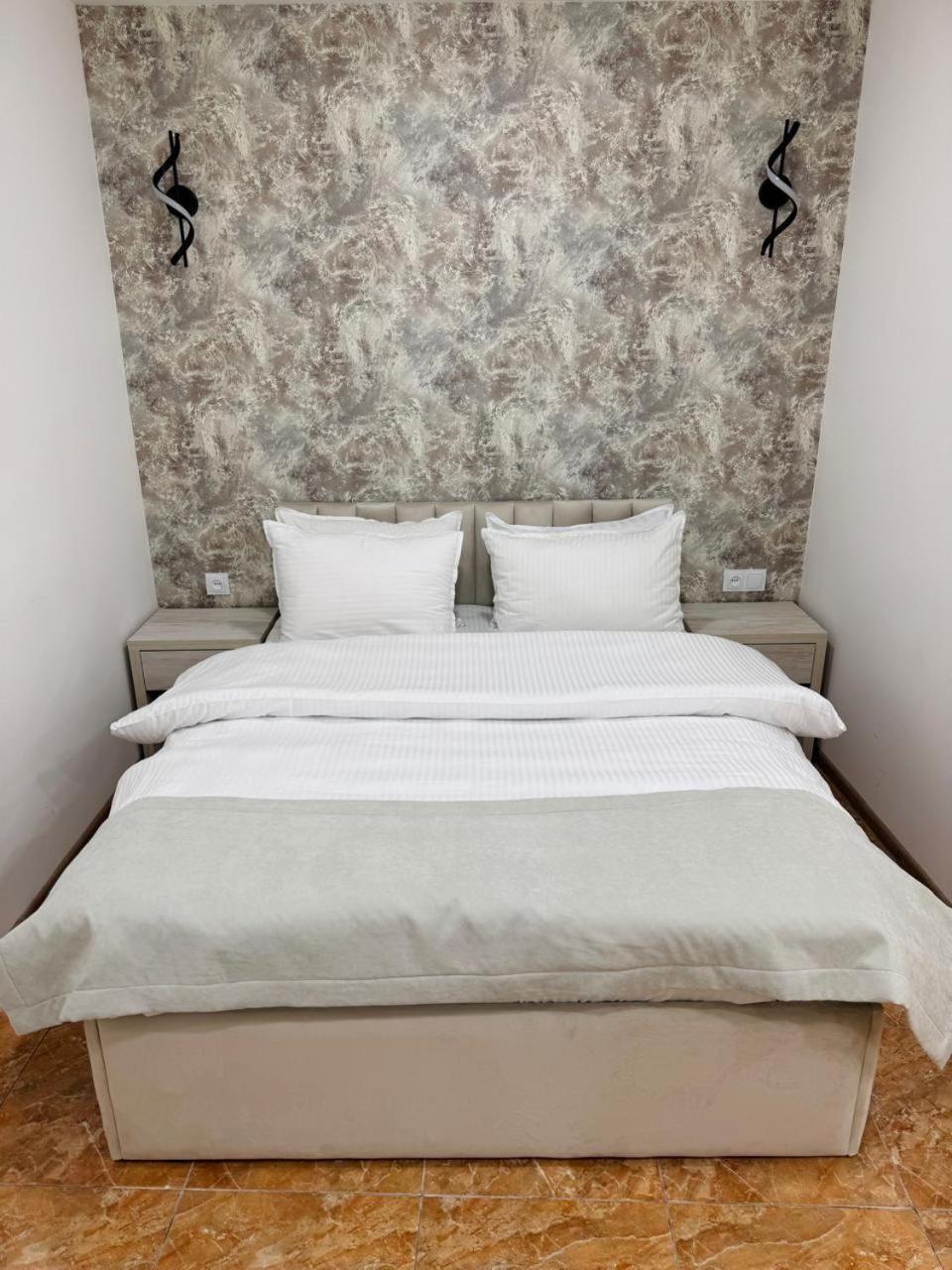 Lux Plaza Hotel P'arak'ar Exterior foto