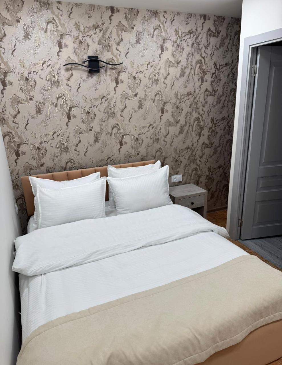 Lux Plaza Hotel P'arak'ar Exterior foto